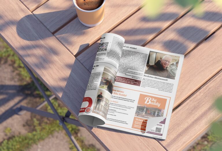 Grafische Darstellung eines Magazins auf einem Tisch, das eine Stadtteilinfo des Vereins Holzhauser leben zeigt.